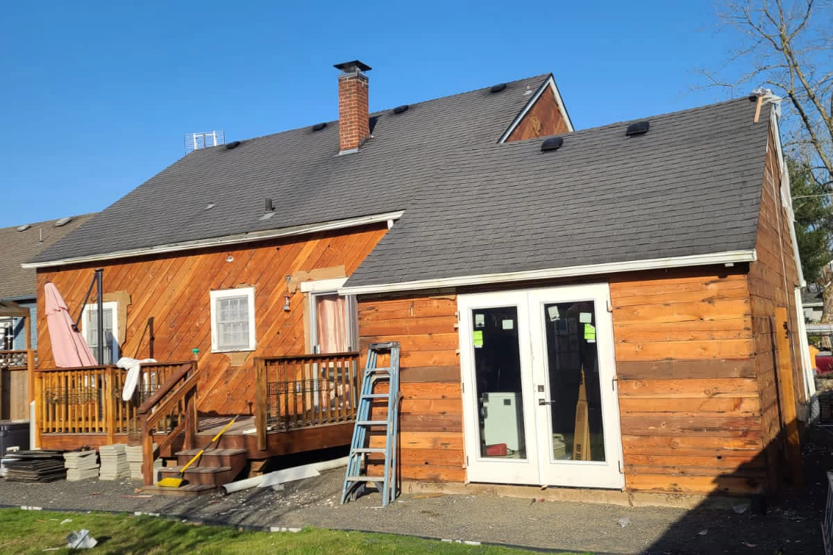 before new window and siding installation | sister siding