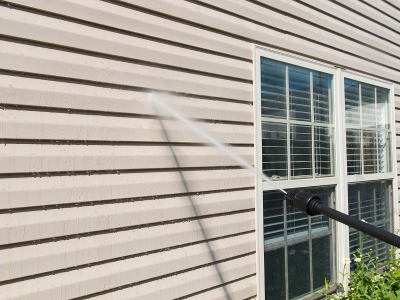 low-power-pressure-washer-cleaning-fiber-cement-siding