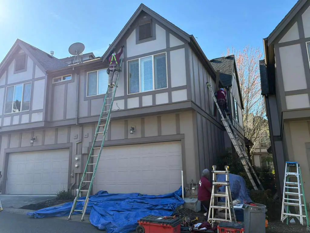hoa-sister-siding-4 sister siding working on a siding project for an HOA in Portland
