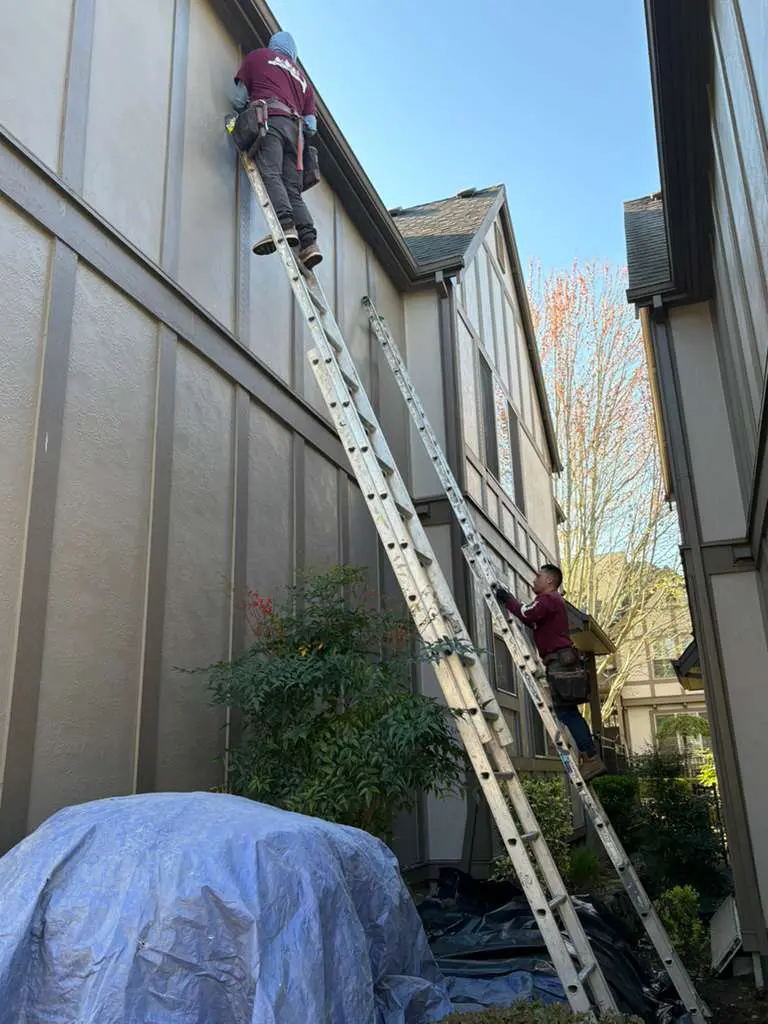 hoa-sister-siding-5 sister siding working on a siding project for an HOA in Portland